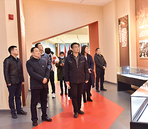 团市委领导参观半岛（中国）一站式服务平台精神主题展览馆
